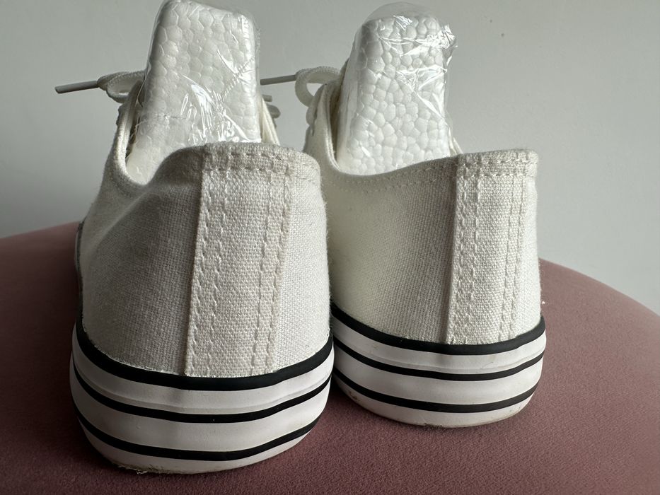 Teniși albi clasici din pânză