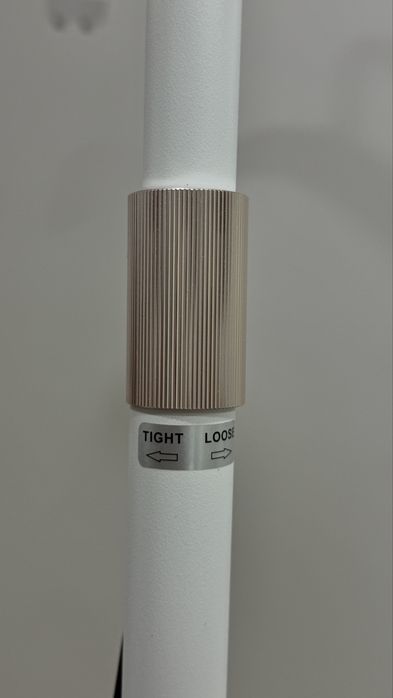 Продам белую Led лампу Luna.