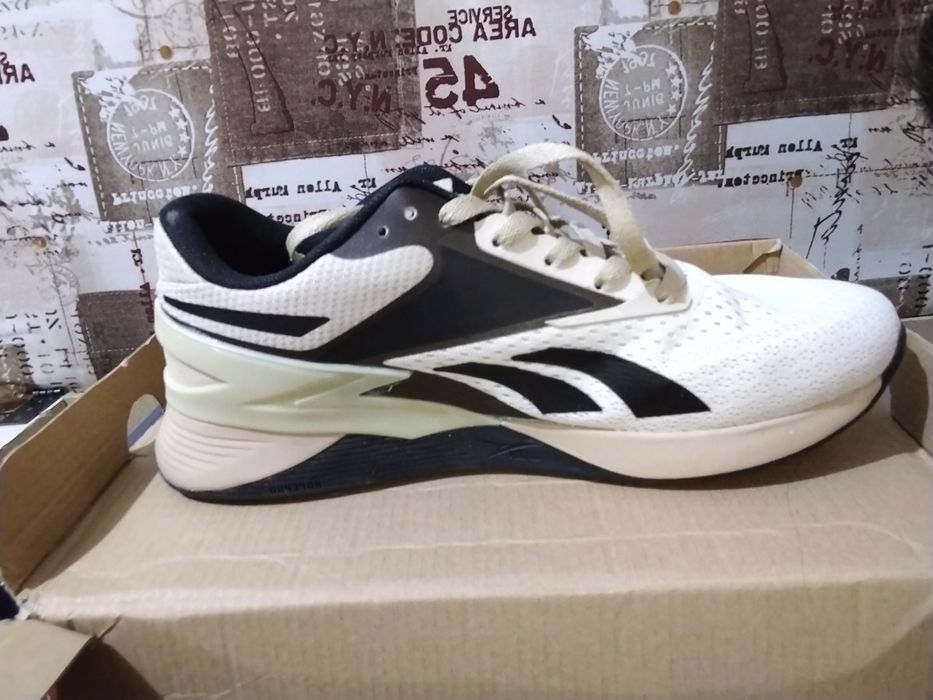 Новые кросовки за