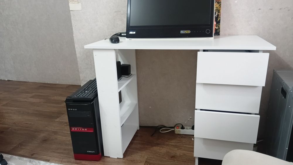 Продам компьютерный столик