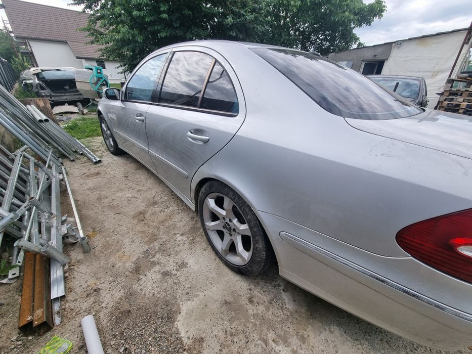 Dezmembrez Mercedes E class E220 W211