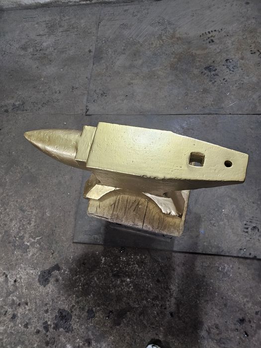 Продам наковальню на 100 кг