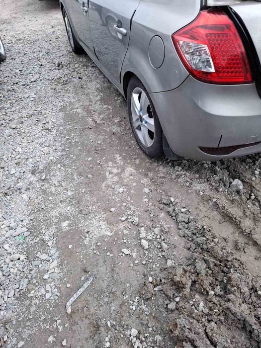 KIA Ceed 1.6 CRDI 16 V 90 k.c  6 скорости 2011 година