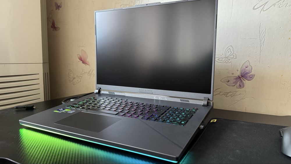 Продам ASUS ROG Strix G18 G814JVR