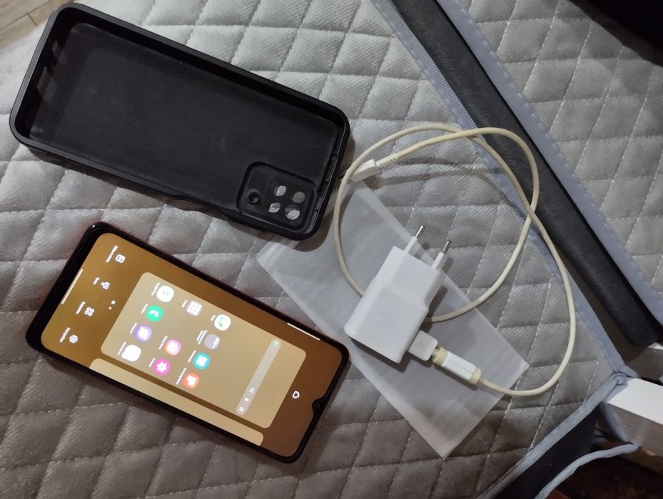 Телефон Самсунг А12