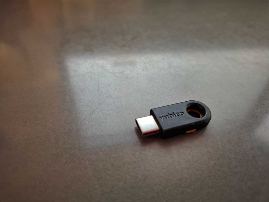 Cheie de securitate și autentificare în 2 pași YUBIKEY 5C FIPS