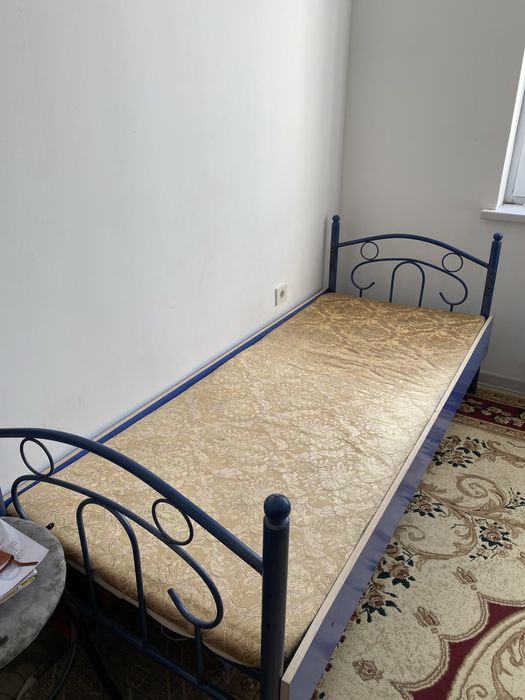 Двух яростный кровать