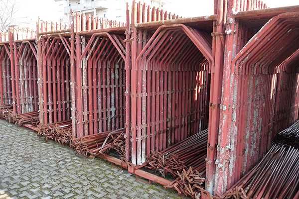 Schelă metalică de închiriat si popi metalici de închiriat