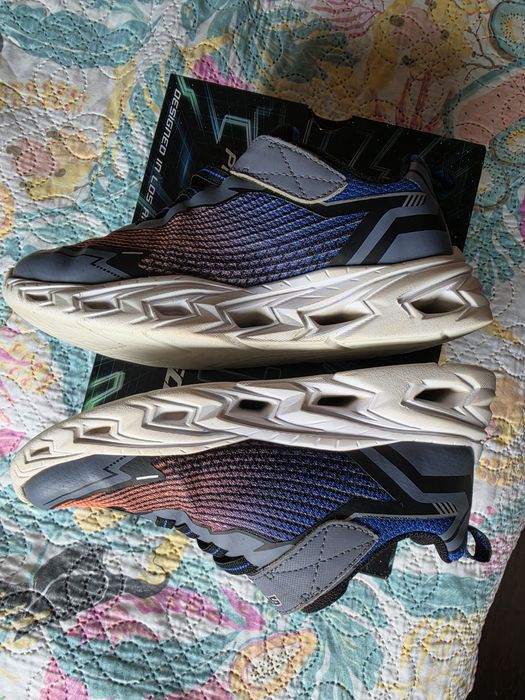 Adidasi Skechers marimea 32
