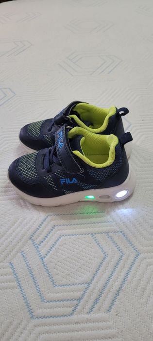 Adidasi cu lumini Fila 23