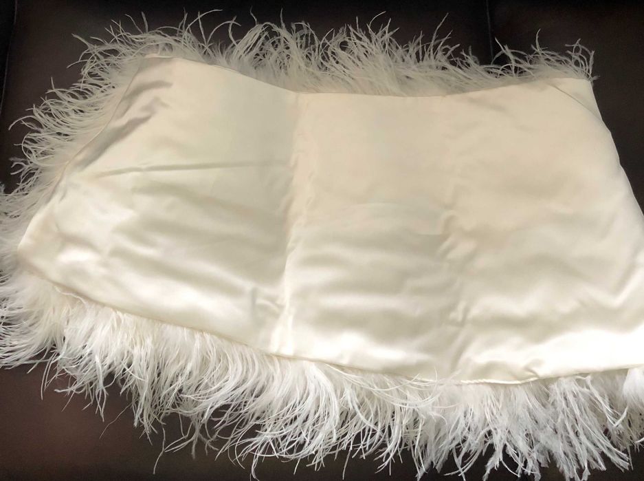 Accesoriu alb din pene naturale de strut