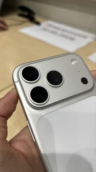 Iphone 17pro 256 гб