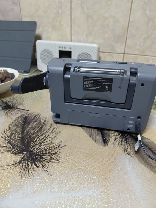 Vind radio cu dinam reincarcabil