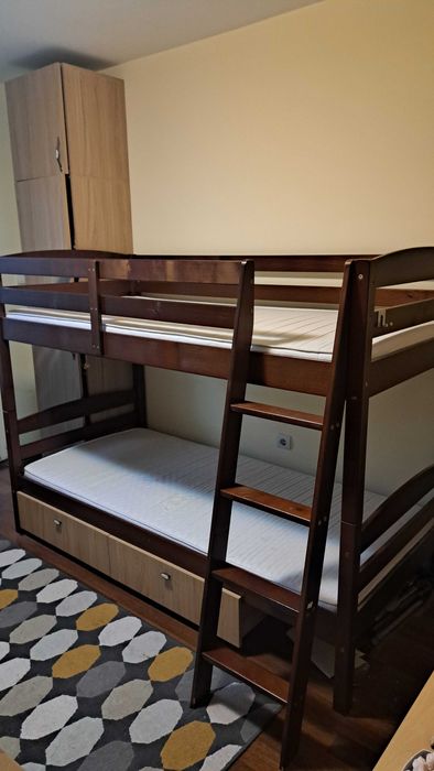 Двуетажно легло с чекмеджета, матраци, гардероб. Мебели за детска стая