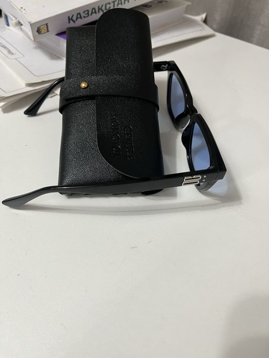 Очки с голубыми линзами