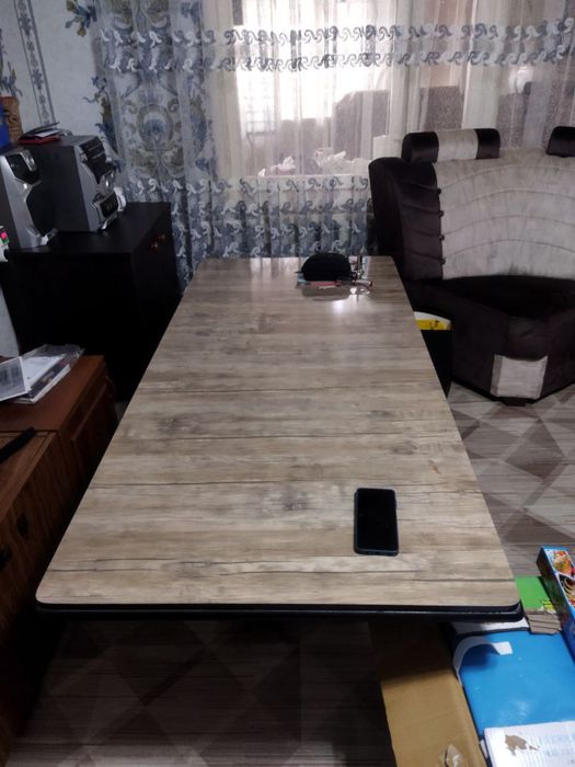 Стол для гостиной