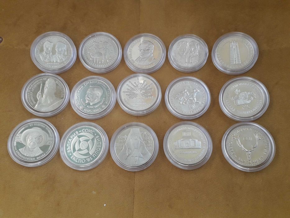 пълният лот от 15 броя никелови петолевки от периода 1980-1989г.