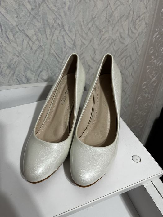 Продам женские туфли