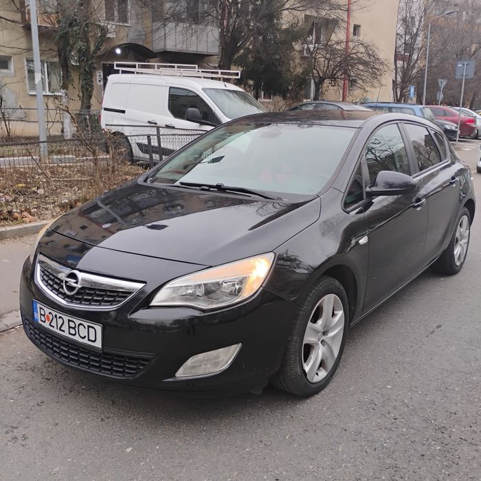 Vând Opel Astra j