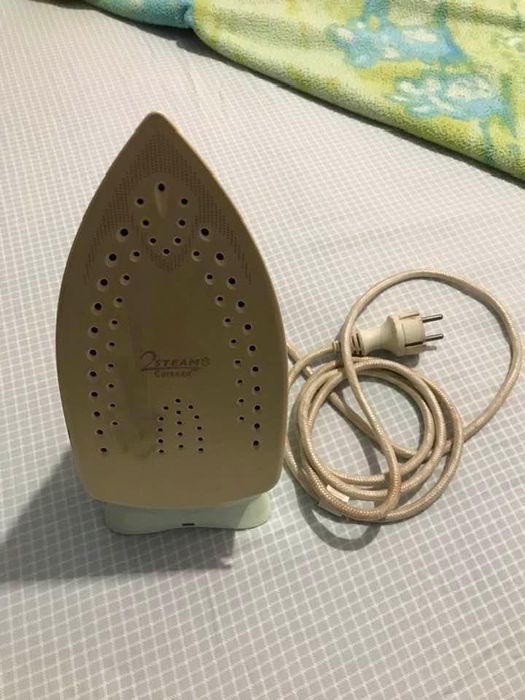 Продавам ютия Philips 2 steam с керамично покритие careeza