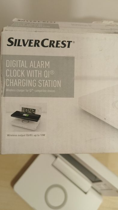 Silvercrest Дигитален будилник с QI зарядна станция 90 x 46 мм бял