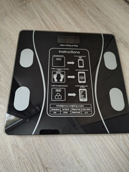 Vând cântar nou+baterii la pachet