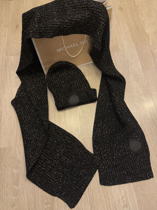 Michael Kors Caciula + Fular