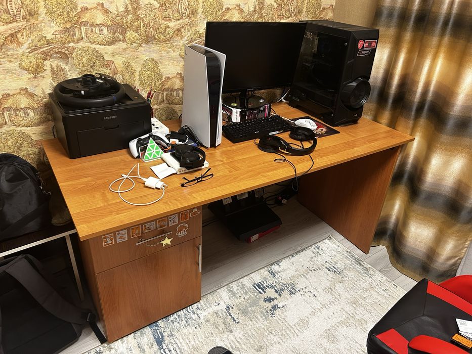 Продам мебель (стол,кровать,шкаф)