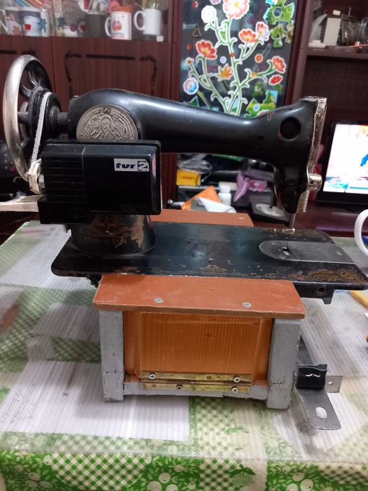 контурен трион -рязане плексиглас