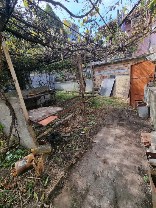 Продавам къща в град Своге