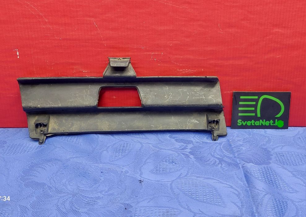 Заглушка буксировочного крюка переднего бампера Мерседес W124 запчасти