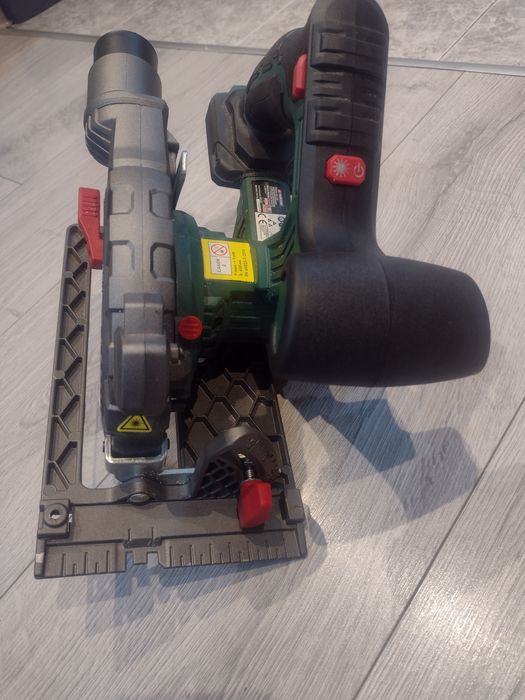 Акумулаторен циркуляр Парксайт