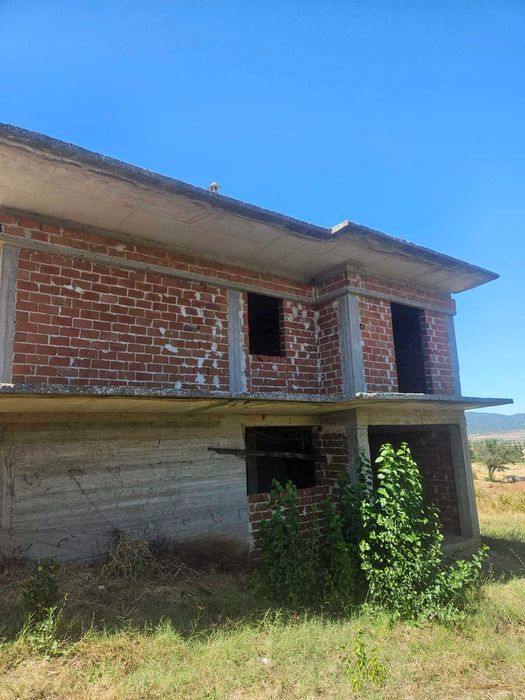 Двуетажна къща за довършване в село Филаделфи, Гърция