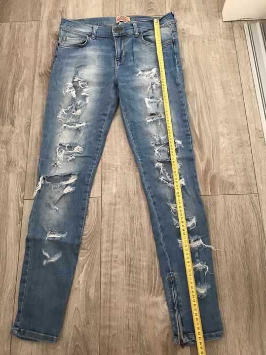 Blugi rupți Bershka nr.40
