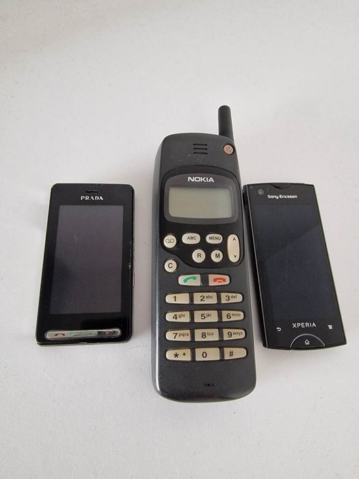 Стари телефони Prada, nokia, sony ericsson