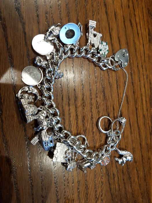 Superba bratara argint masiv 925 Porte-Bonheur 23 charmuri,England