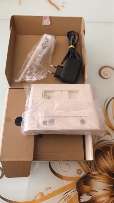 Router WiFi Dualband, Huawei, 4G, B311-221, 150 Mbps, Alb