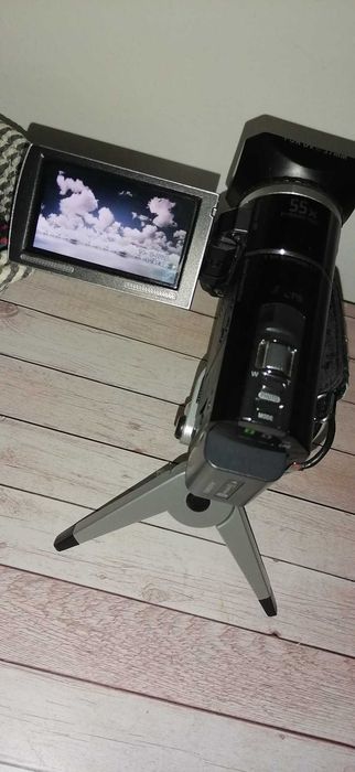 Vând camera video sony  HDR PJ 260