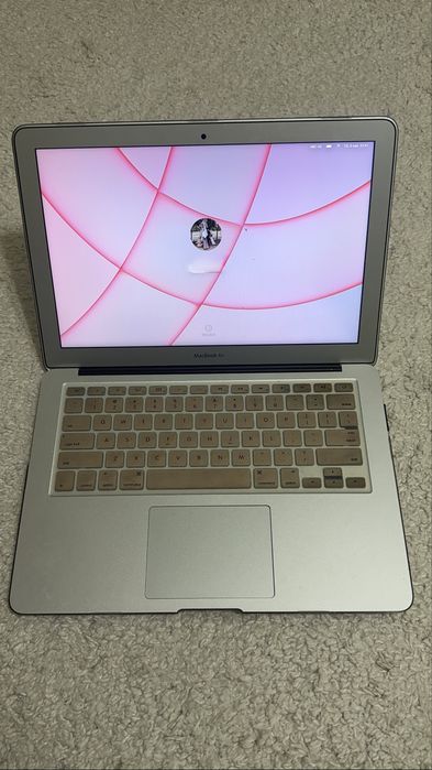 Продается MacBook Air 13
