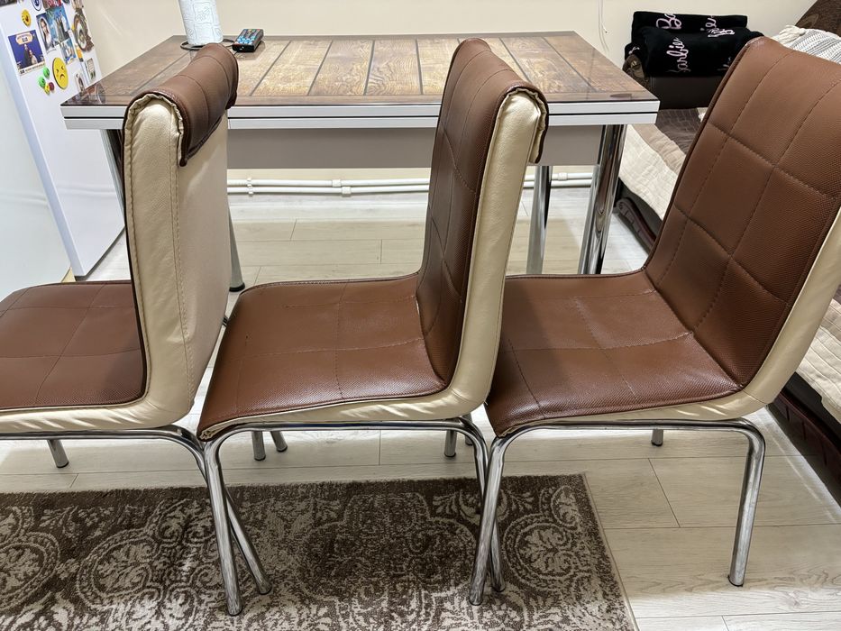 Vand scaune bucatarie