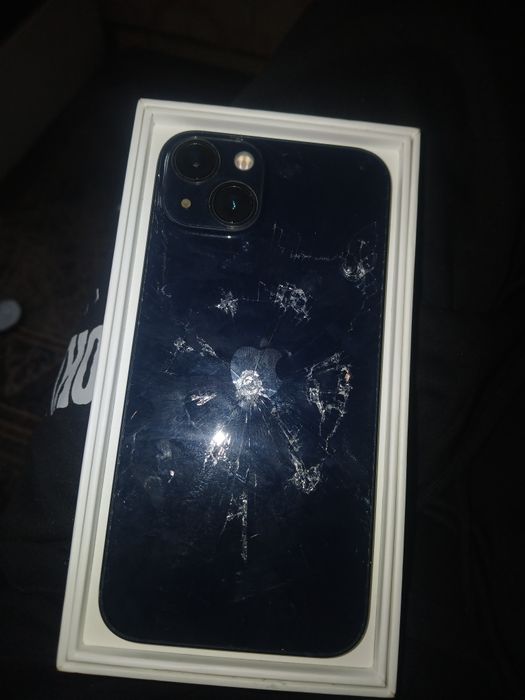 Vând iphone 13 128 gb