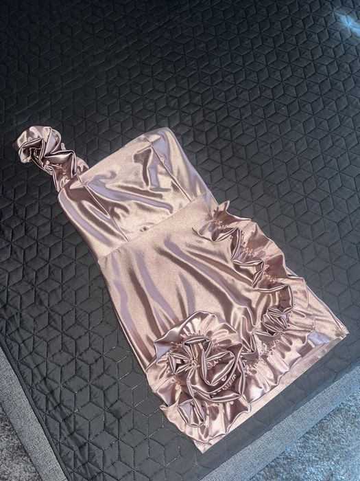 Официална сатенена рокля – като нова