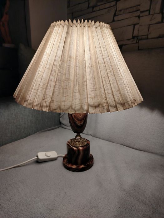 Lampa veioza.         .