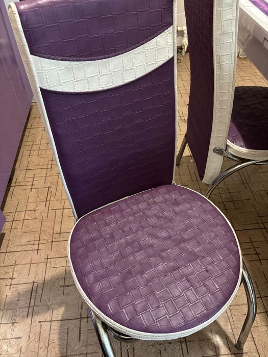 Кухонный стол со стульями