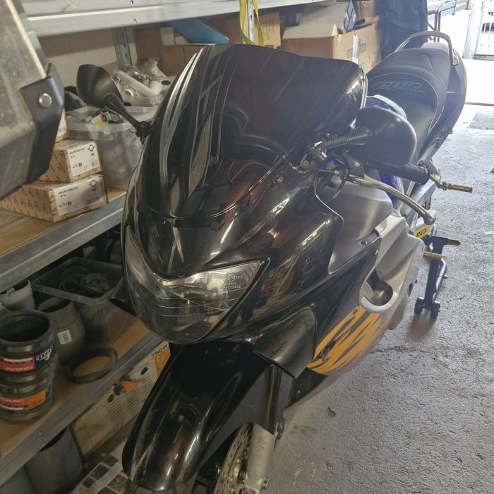 слюда за Honda CBR600 F4 99-00