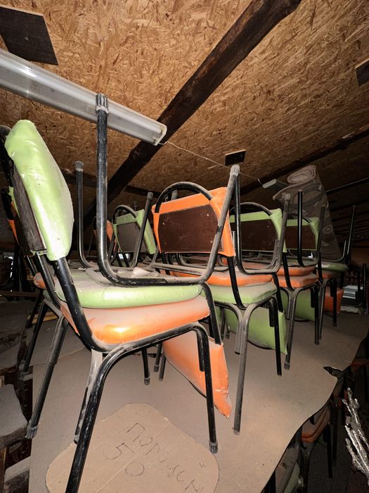 Продаю стулья железные разные