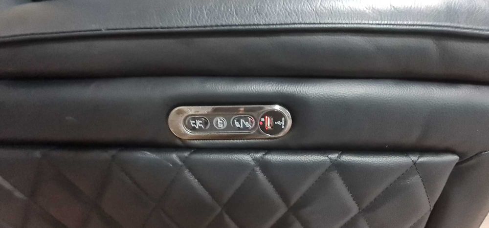 Черен кожен фотьойл с електрически релаксиращ механизъм