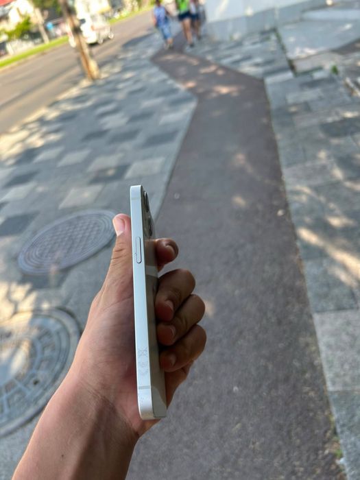 Iphone 13 white