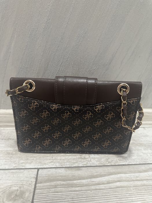 Дамска чанта Guess