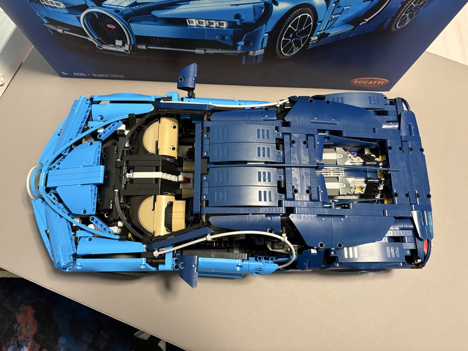 Продавам Lego Bugatti Chiron 42083